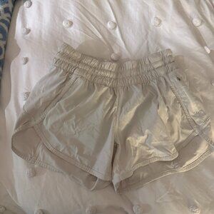 size 4 white lululemon shorts
